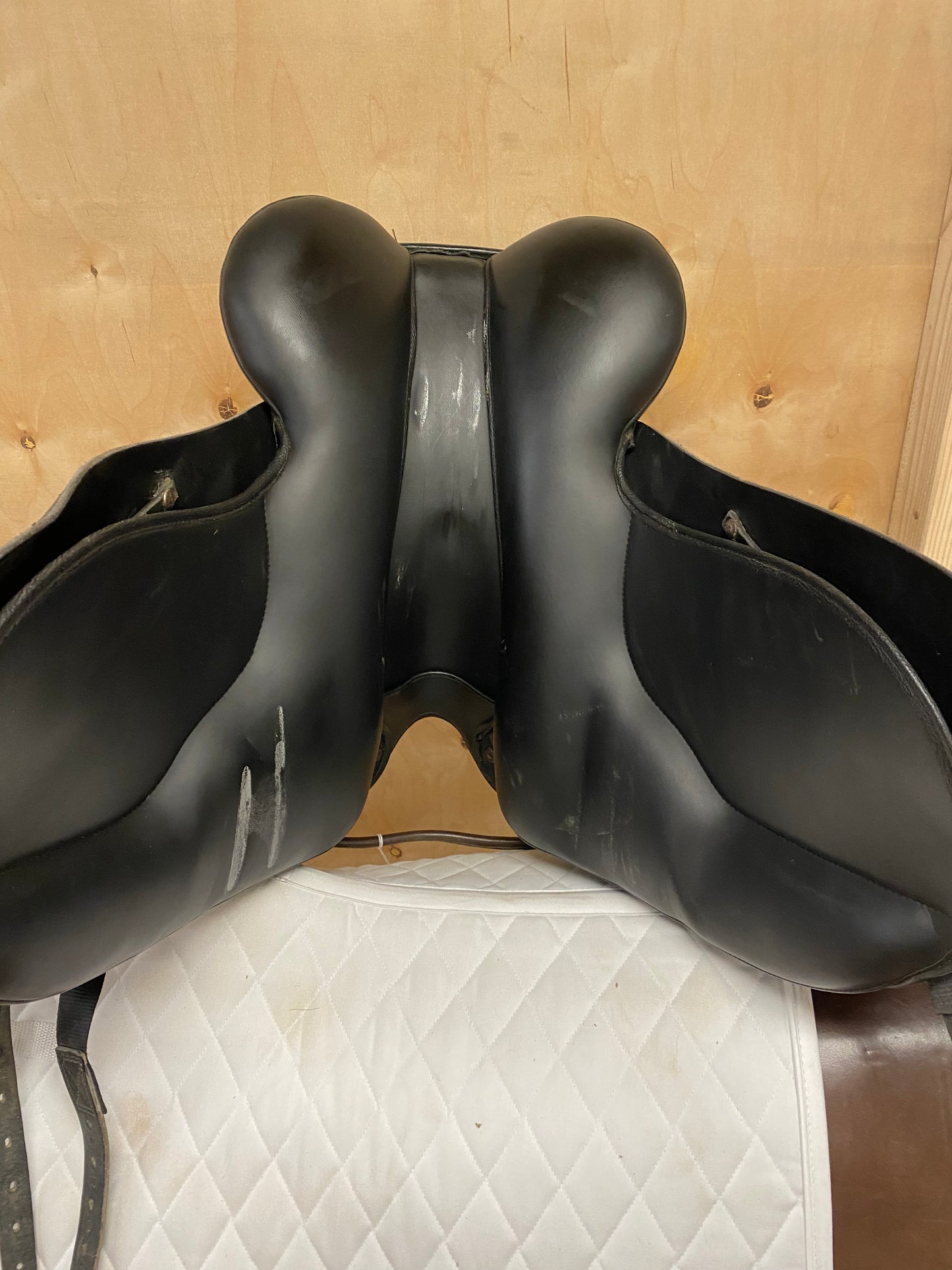 Thorowgood Dressage Saddle-Adjustable-17.5"-Black